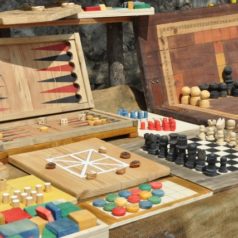 Backgammon og skak er to gamle brætspil, som stadig er populære